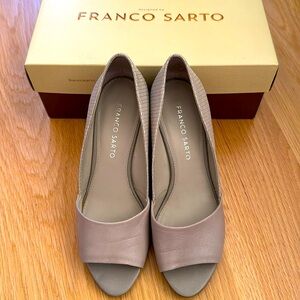Franco Sarto Light Grey Crocodile pattern leather Wedge Slip-Ons Heels - Sz 7M